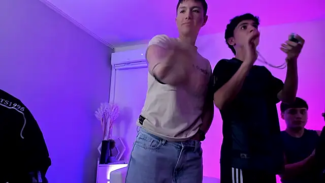 Handsomeboyss19 webcam