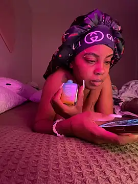 TheRealOshunQueen webcam