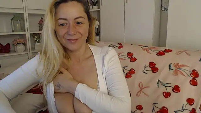 _karolynesyera_ webcam