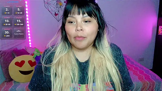 EllieMoonX webcam