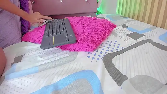 lovely__kiss__ webcam