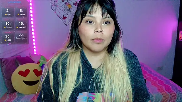 EllieMoonX webcam