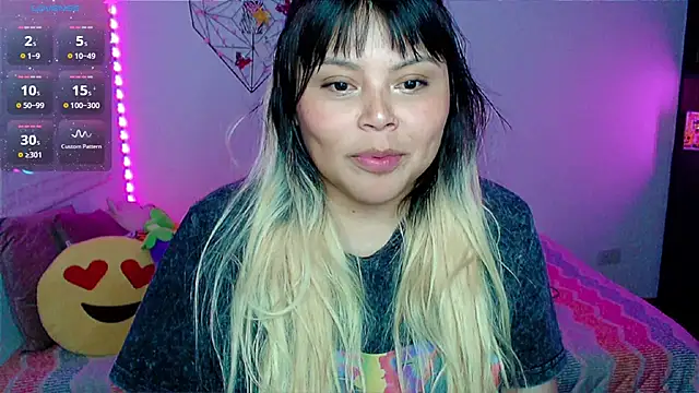 EllieMoonX webcam