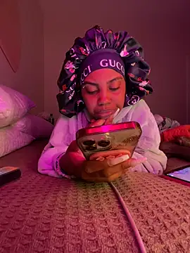 TheRealOshunQueen webcam