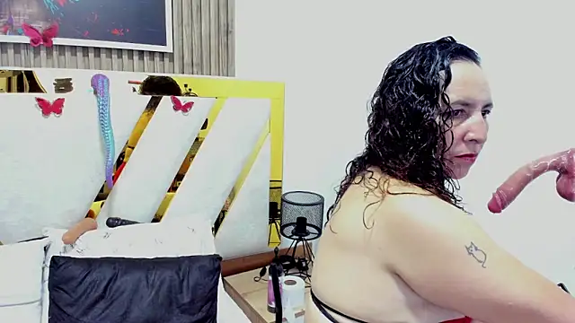 luna_naughty1 (F mature) - my friend combs my hair while I suck him