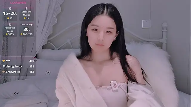 美女BingLin-在线直播