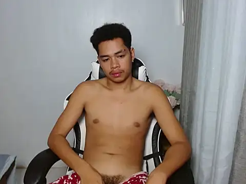 curlyasian_njxx