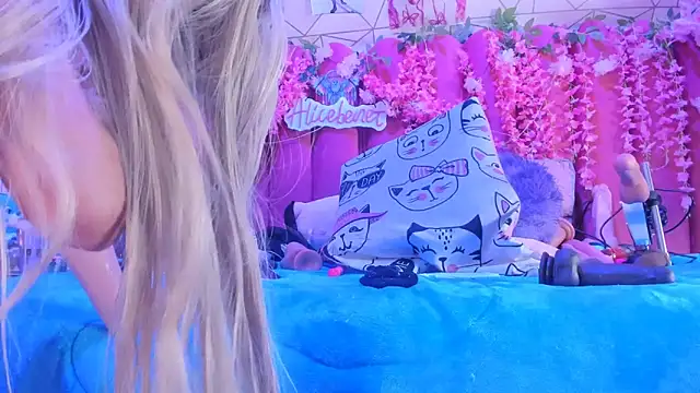 Alicebenett webcam