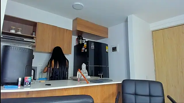 mia_world_ webcam