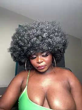 WomanNextdoor1 webcam