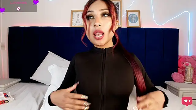 Naiaa_Cruz webcam
