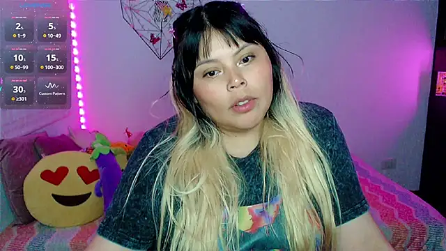 EllieMoonX webcam