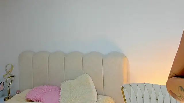 alice_millions webcam