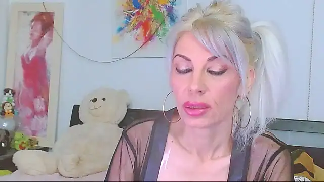 HoneyLara webcam