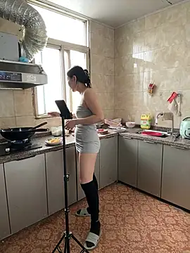 美女xiiuuff18在线直播