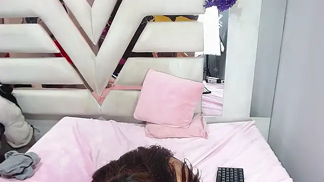 Avi_Thomsonn webcam