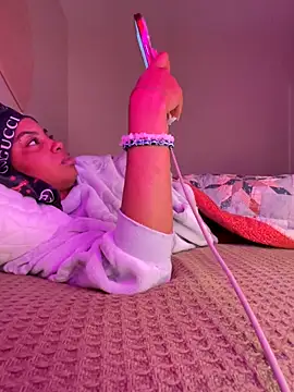 TheRealOshunQueen webcam