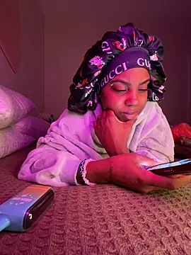 TheRealOshunQueen webcam