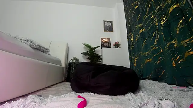 innocent_eva1 live sex cam