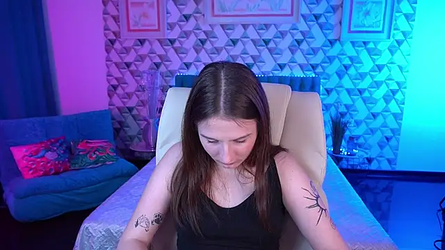 VikVikLove webcam