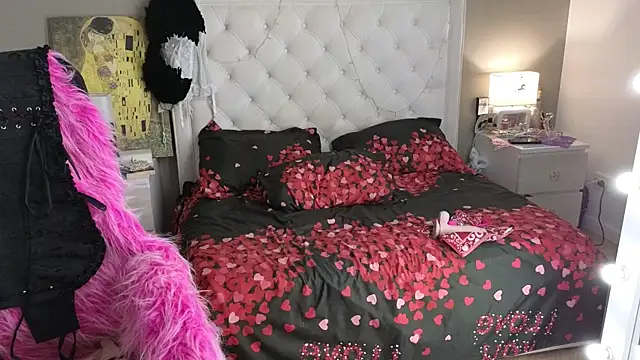 roxalanastar (Ask my age) - naked strip dance