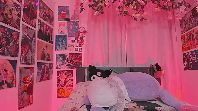 MissCurvyTop webcam