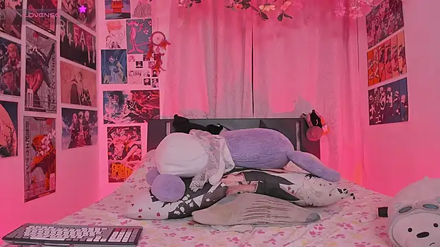 MissCurvyTop webcam