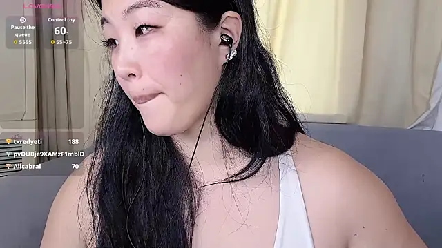 美女Tavie1744在线直播