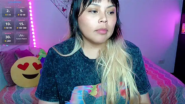 EllieMoonX webcam