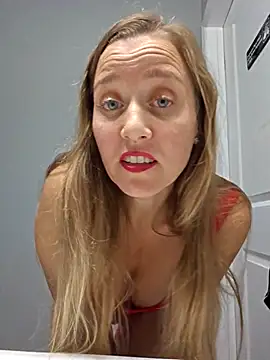 Webcam Model (SkyelarsWorld)  is live.Free join now!