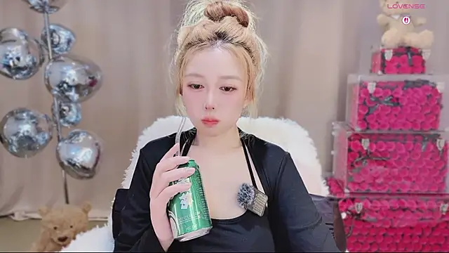 美女Aeseee-在线直播