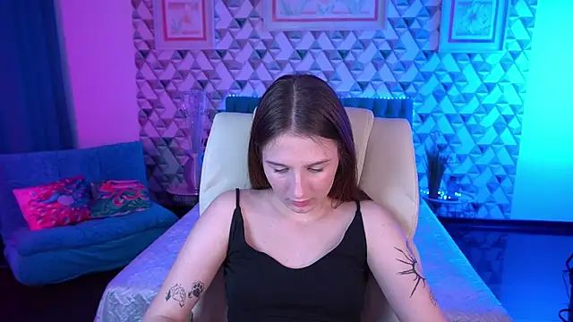 VikVikLove webcam