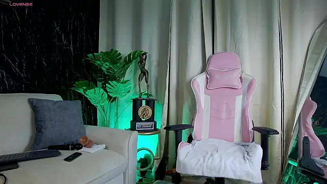 Emily_Foxx01 webcam