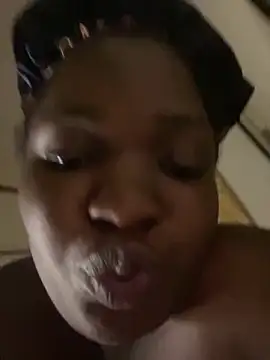 sweet18creamybigpussy webcam