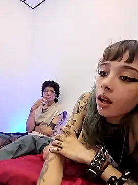 lovelockedlips webcam