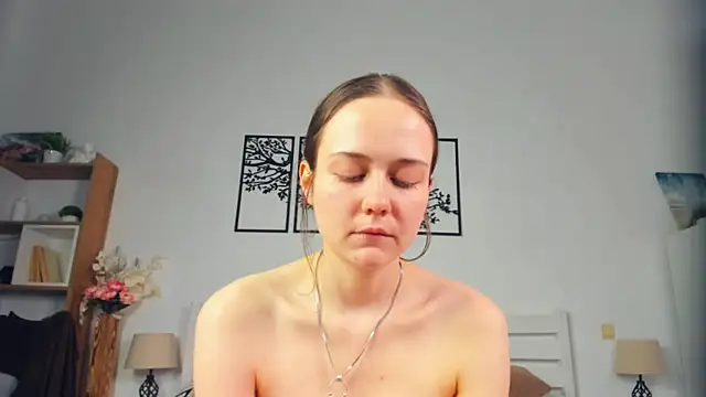 MalvinaTrafford webcam