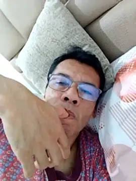 skinnylatino51 webcam