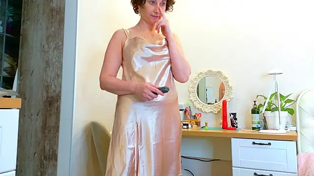 LadySweetWife webcam