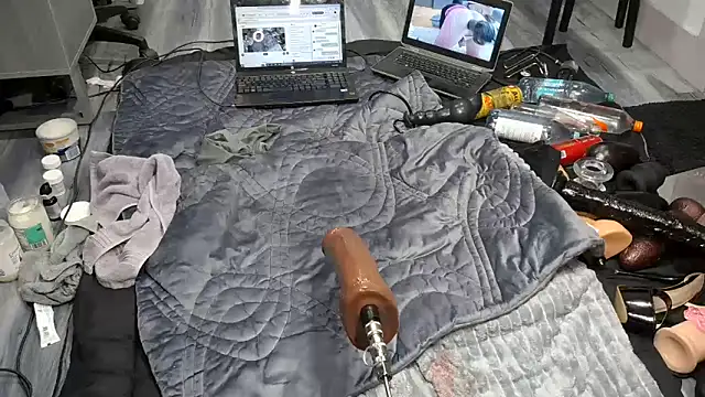 Smalldickcaged webcam