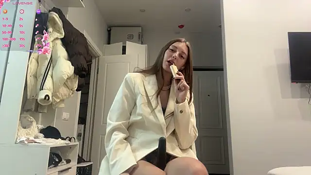 selena_favn webcam