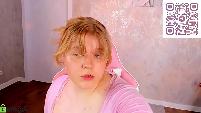 luna_c0ra webcam