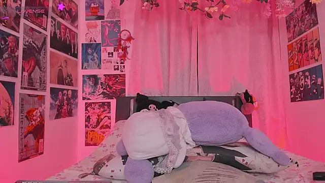 MissCurvyTop webcam