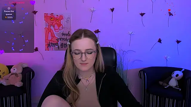 luna_berryy webcam