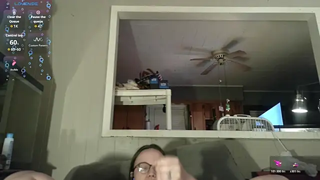 TurtleLady420 webcam