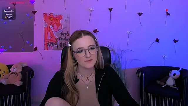 luna_berryy webcam