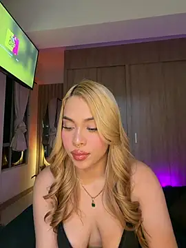 Webcam Model (Karyrios)  is live.Free join now!