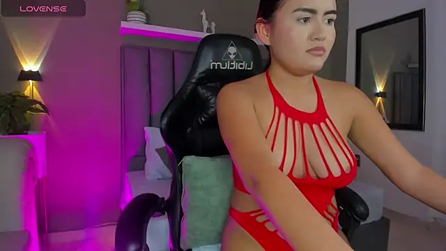aitana_moon_ (F teen) - Wet my shirt and play with my boobs