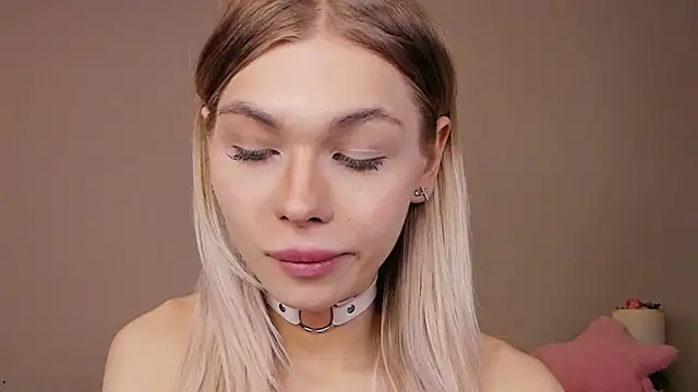 Blondy_Fina webcam