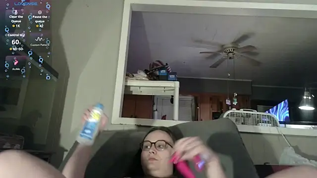 TurtleLady420 webcam