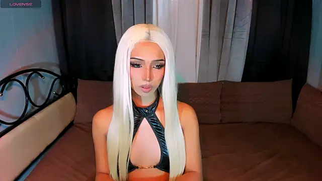 xUrGoddess_islaCumsAlotx live sex cam